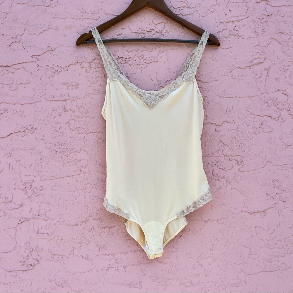 Vintage Shadow Line Lace Trimmed Bodysuit Pale Yellow Flaw